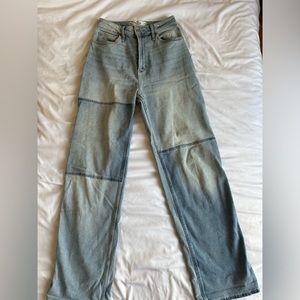 Hollister Curvy Ultra High-Rise Dad jeans. Size 3R (W26, L31).